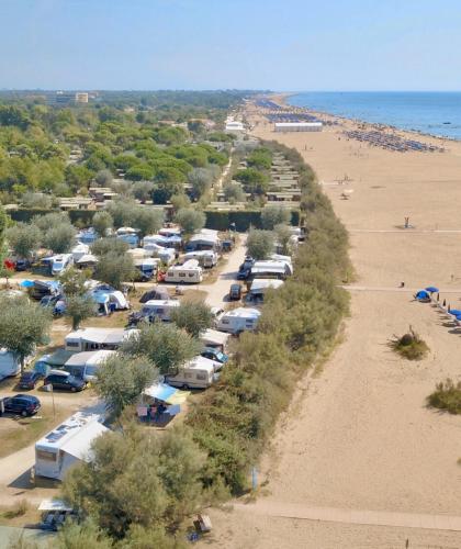 capalonga en 3-en-251589-19th-may-2016-the-tour-of-italy-stops-in-bibione 022